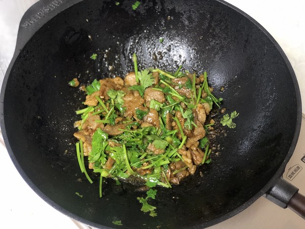 香菜嫩牛肉的做法-咸鮮味燒菜譜-易網健康養生網 香菜嫩牛肉的做法-咸鮮味燒菜譜