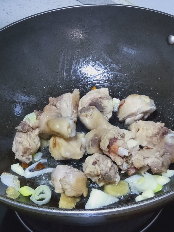 新疆大盤雞。的做法-香辣味燉菜譜-易網(wǎng)健康養(yǎng)生網(wǎng) 新疆大盤雞。的做法-香辣味燉菜譜