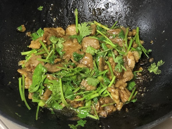 香菜嫩牛肉的做法-咸鮮味燒菜譜-易網健康養生網 香菜嫩牛肉的做法-咸鮮味燒菜譜