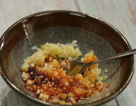 涼拌白菜的做法-家常味拌菜譜-易網(wǎng)健康養(yǎng)生網(wǎng) 涼拌白菜的做法-家常味拌菜譜