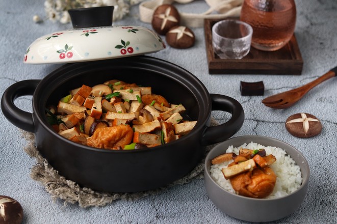 油面筋炒熏干的做法-家常味炒菜譜-易網(wǎng)健康養(yǎng)生網(wǎng) 油面筋炒熏干的做法-家常味炒菜譜