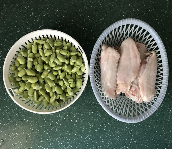 毛豆燒鴨翅的做法-家常味燒菜譜-易網<a href=http://m.aoa7937.com/ target=_blank class=infotextkey>健康養生</a>網 毛豆燒鴨翅的做法-家常味燒菜譜