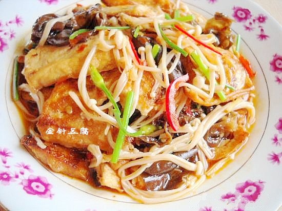 金針菇燴豆腐的做法-家常味燴菜譜-易網(wǎng)健康養(yǎng)生網(wǎng) 金針菇燴豆腐的做法-家常味燴菜譜