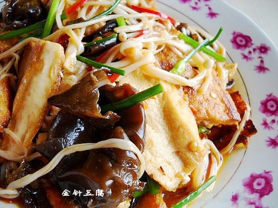 金針菇燴豆腐的做法-家常味燴菜譜-易網(wǎng)健康養(yǎng)生網(wǎng) 金針菇燴豆腐的做法-家常味燴菜譜