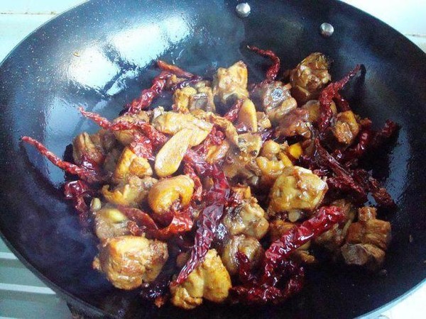 魔芋大盤(pán)雞的做法-香辣味燒菜譜-易網(wǎng)健康養(yǎng)生網(wǎng) 魔芋大盤(pán)雞的做法-香辣味燒菜譜