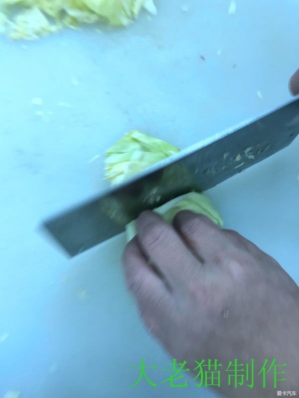 火爆牛心菜的做法-香辣味爆菜譜-易網(wǎng)<a href=http://m.aoa7937.com/ target=_blank class=infotextkey>健康養(yǎng)生</a>網(wǎng) 火爆牛心菜的做法-香辣味爆菜譜