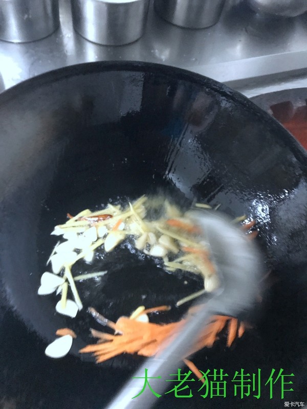火爆牛心菜的做法-香辣味爆菜譜-易網(wǎng)健康養(yǎng)生網(wǎng) 火爆牛心菜的做法-香辣味爆菜譜