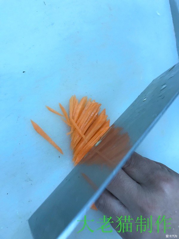 火爆牛心菜的做法-香辣味爆菜譜-易網(wǎng)健康養(yǎng)生網(wǎng) 火爆牛心菜的做法-香辣味爆菜譜