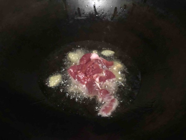芥蘭炒肉絲的做法-家常味炒菜譜