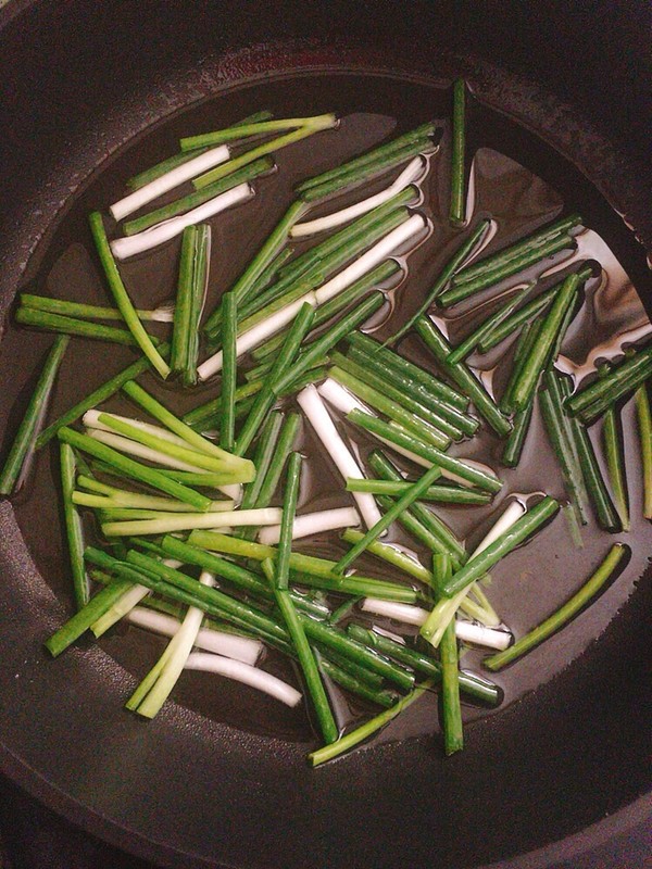 蔥油雞腿的做法-蔥香味煮菜譜