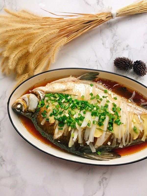 清蒸武昌魚的做法-咸鮮味蒸菜譜-易網(wǎng)健康養(yǎng)生網(wǎng) 清蒸武昌魚的做法-咸鮮味蒸菜譜