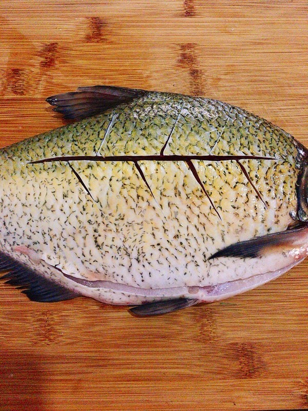 清蒸武昌魚的做法-咸鮮味蒸菜譜-易網(wǎng)<a href=http://m.aoa7937.com/ target=_blank class=infotextkey>健康養(yǎng)生</a>網(wǎng) 清蒸武昌魚的做法-咸鮮味蒸菜譜