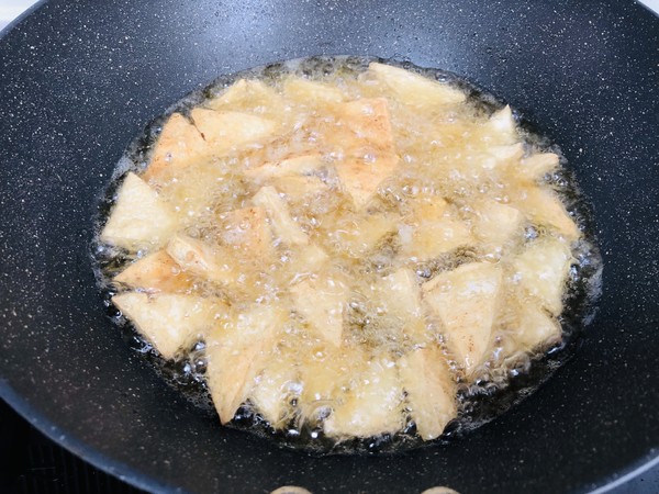 紅燒三角豆腐的做法-家常味炒菜譜-易網健康養生網 紅燒三角豆腐的做法-家常味炒菜譜