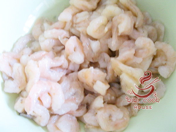 椒鹽蝦仁的做法-咸鮮味炸菜譜-易網<a href=http://m.aoa7937.com/ target=_blank class=infotextkey>健康養生</a>網 椒鹽蝦仁的做法-咸鮮味炸菜譜