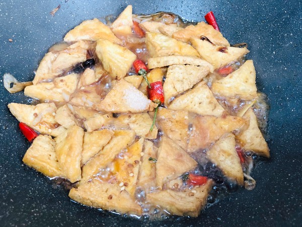 紅燒三角豆腐的做法-家常味炒菜譜-易網健康養生網 紅燒三角豆腐的做法-家常味炒菜譜