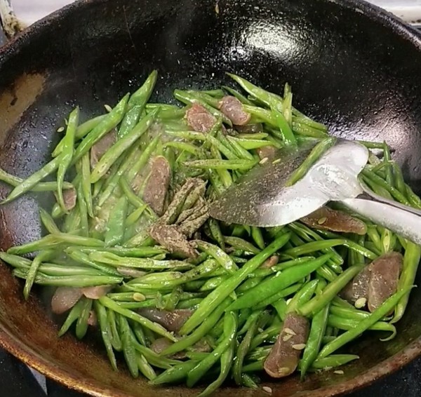 臘腸炒四季豆的做法-咸鮮味炒菜譜