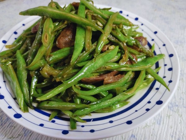 臘腸炒四季豆的做法-咸鮮味炒菜譜-易網健康養生網 臘腸炒四季豆的做法-咸鮮味炒菜譜