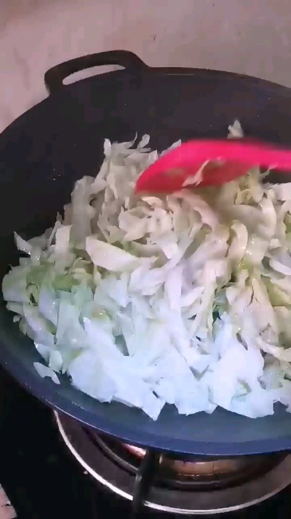卷心菜炒年糕的做法-家常味炒菜譜