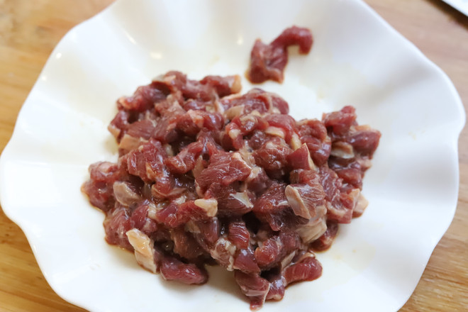 香辣小炒牛肉的做法-麻辣味炒菜譜-易網健康養生網 香辣小炒牛肉的做法-麻辣味炒菜譜