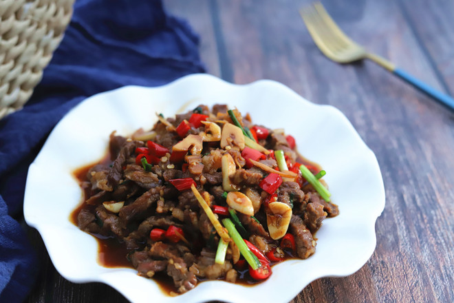 香辣小炒牛肉的做法-麻辣味炒菜譜-易網健康養生網 香辣小炒牛肉的做法-麻辣味炒菜譜