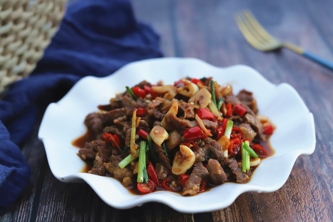 香辣小炒牛肉的做法-麻辣味炒菜譜-易網健康養生網 香辣小炒牛肉的做法-麻辣味炒菜譜