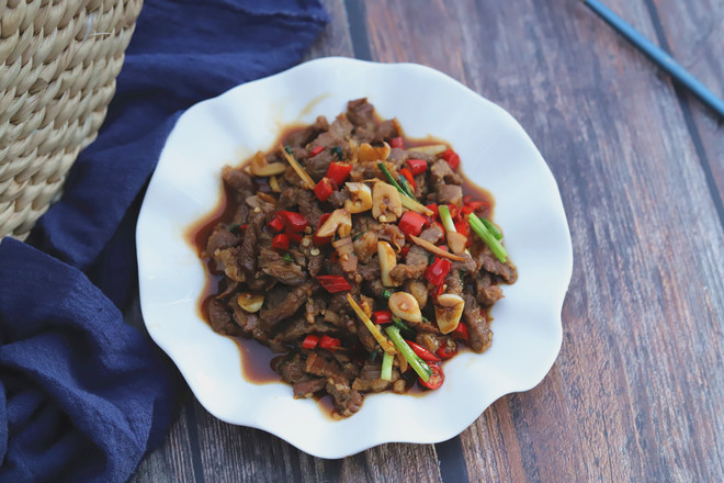 香辣小炒牛肉的做法-麻辣味炒菜譜-易網健康養生網 香辣小炒牛肉的做法-麻辣味炒菜譜