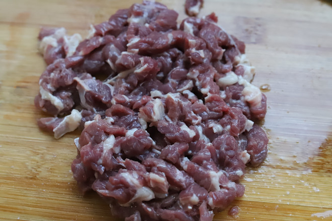 香辣小炒牛肉的做法-麻辣味炒菜譜-易網健康養生網 香辣小炒牛肉的做法-麻辣味炒菜譜