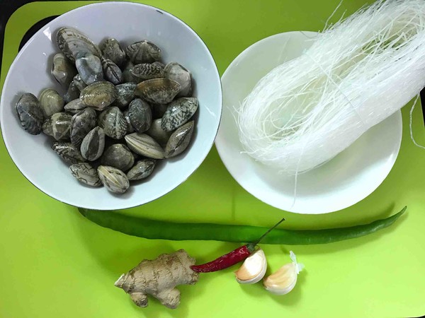 花蛤粉絲煲的做法-咸鮮味煮菜譜-易網(wǎng)<a href=http://m.aoa7937.com/ target=_blank class=infotextkey>健康養(yǎng)生</a>網(wǎng) 花蛤粉絲煲的做法-咸鮮味煮菜譜