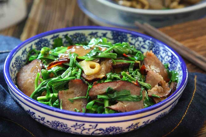 臘肉炒蒜苗的做法-麻辣味炒菜譜-易網健康養生網 臘肉炒蒜苗的做法-麻辣味炒菜譜