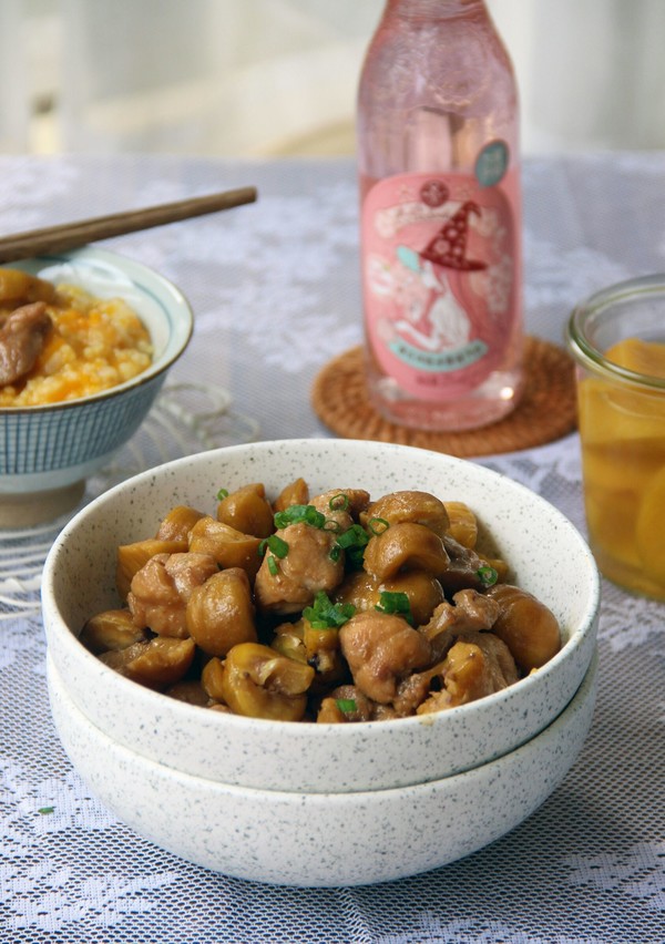 板栗燒雞腿的做法-家常味燒菜譜-易網健康養生網 板栗燒雞腿的做法-家常味燒菜譜