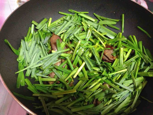 臘肉炒蒜苗的做法-麻辣味炒菜譜