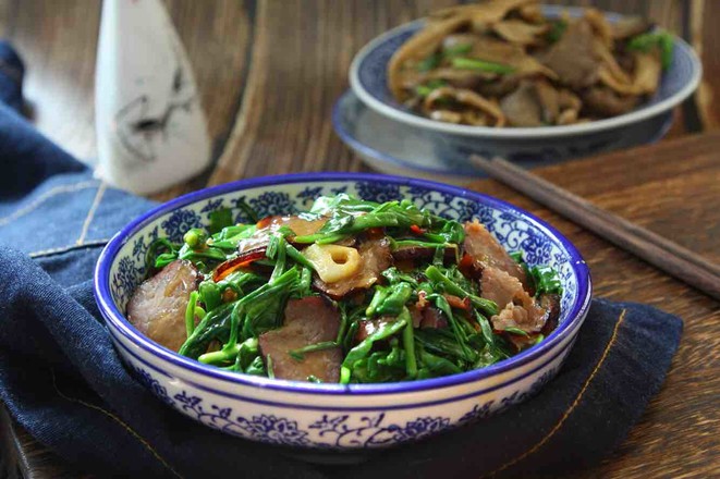 臘肉炒蒜苗的做法-麻辣味炒菜譜-易網健康養生網 臘肉炒蒜苗的做法-麻辣味炒菜譜