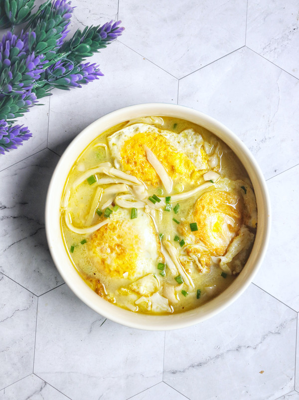 荷包蛋煮海鮮菇的做法-家常味煮菜譜-易網(wǎng)健康養(yǎng)生網(wǎng) 荷包蛋煮海鮮菇的做法-家常味煮菜譜