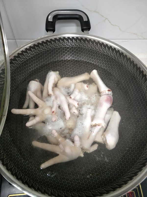 醬香燜雞爪的做法-醬香味燜菜譜