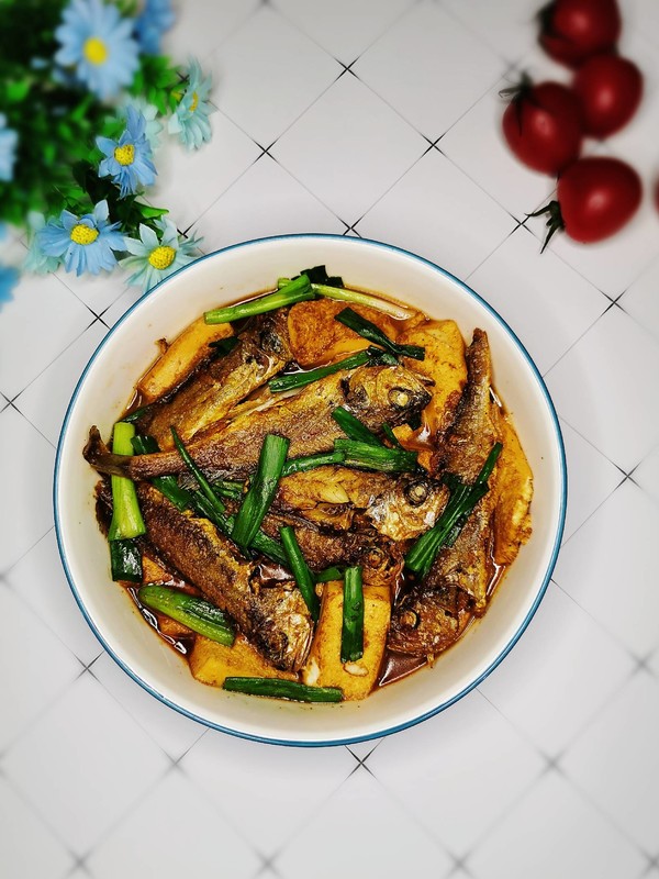 小黃魚燒豆腐的做法-咸鮮味燒菜譜-易網健康養(yǎng)生網 小黃魚燒豆腐的做法-咸鮮味燒菜譜
