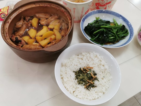 紅燒雞翅和雞腿的做法-香辣味燉菜譜-易網(wǎng)健康養(yǎng)生網(wǎng) 紅燒雞翅和雞腿的做法-香辣味燉菜譜