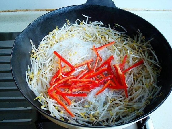 雞蛋粉絲炒綠豆芽的做法-家常味炒菜譜-易網(wǎng)健康養(yǎng)生網(wǎng) 雞蛋粉絲炒綠豆芽的做法-家常味炒菜譜