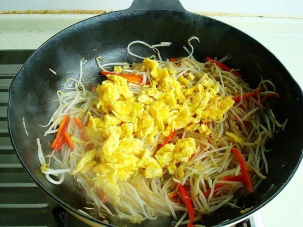 雞蛋粉絲炒綠豆芽的做法-家常味炒菜譜-易網(wǎng)健康養(yǎng)生網(wǎng) 雞蛋粉絲炒綠豆芽的做法-家常味炒菜譜
