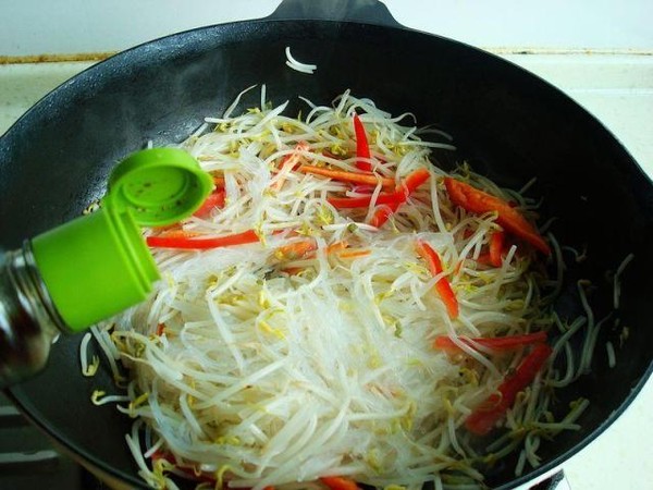 雞蛋粉絲炒綠豆芽的做法-家常味炒菜譜-易網(wǎng)健康養(yǎng)生網(wǎng) 雞蛋粉絲炒綠豆芽的做法-家常味炒菜譜