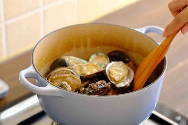 鮑魚燒排骨的做法-咸鮮味燒菜譜-易網(wǎng)健康養(yǎng)生網(wǎng) 鮑魚燒排骨的做法-咸鮮味燒菜譜