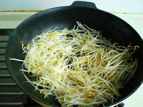 雞蛋粉絲炒綠豆芽的做法-家常味炒菜譜-易網(wǎng)健康養(yǎng)生網(wǎng) 雞蛋粉絲炒綠豆芽的做法-家常味炒菜譜