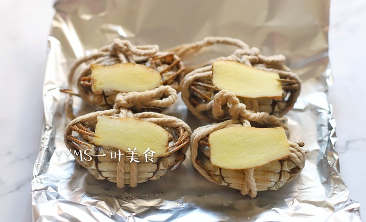 鹽焗大閘蟹的做法-咸鮮味烤菜譜-易網(wǎng)<a href=http://m.aoa7937.com/ target=_blank class=infotextkey>健康養(yǎng)生</a>網(wǎng) 鹽焗大閘蟹的做法-咸鮮味烤菜譜