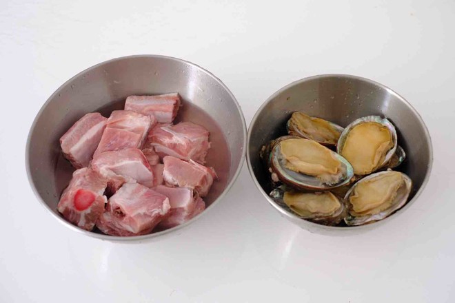 鮑魚燒排骨的做法-咸鮮味燒菜譜-易網(wǎng)健康養(yǎng)生網(wǎng) 鮑魚燒排骨的做法-咸鮮味燒菜譜