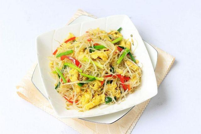 雞蛋粉絲炒綠豆芽的做法-家常味炒菜譜-易網(wǎng)健康養(yǎng)生網(wǎng) 雞蛋粉絲炒綠豆芽的做法-家常味炒菜譜