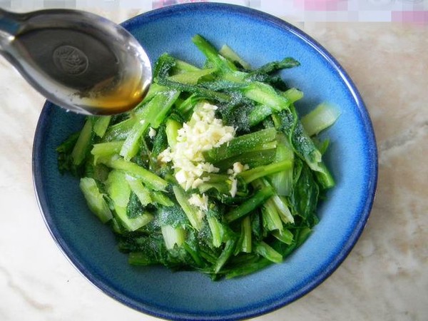 里脊肉拌油菜的做法-家常味拌菜譜-易網(wǎng)健康養(yǎng)生網(wǎng) 里脊肉拌油菜的做法-家常味拌菜譜