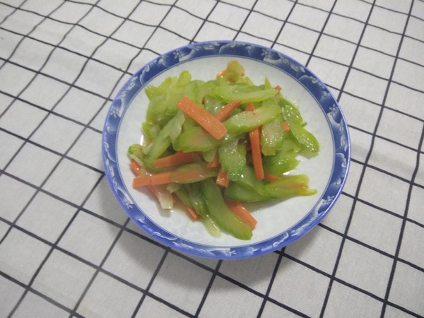 炒西芹的做法-咸鮮味炒菜譜-易網健康養生網 炒西芹的做法-咸鮮味炒菜譜