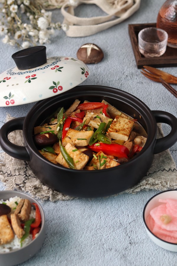 香菇蝦皮燜豆腐的做法-家常味炒菜譜-易網(wǎng)健康養(yǎng)生網(wǎng) 香菇蝦皮燜豆腐的做法-家常味炒菜譜