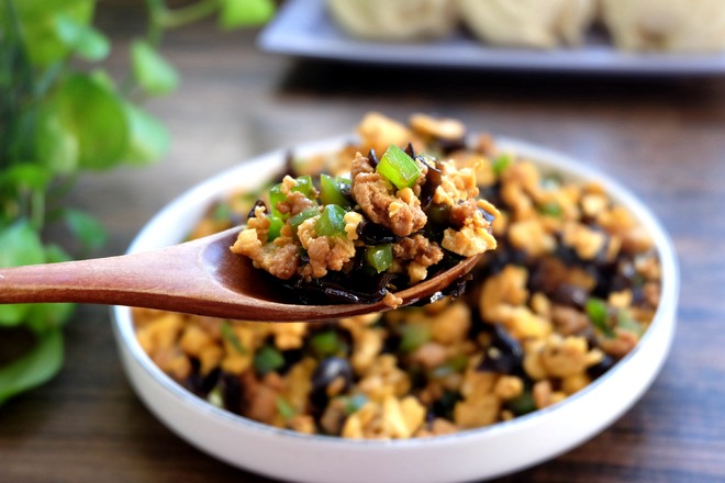 青椒木耳肉末炒雞蛋的做法-家常味炒菜譜-易網健康養生網 青椒木耳肉末炒雞蛋的做法-家常味炒菜譜