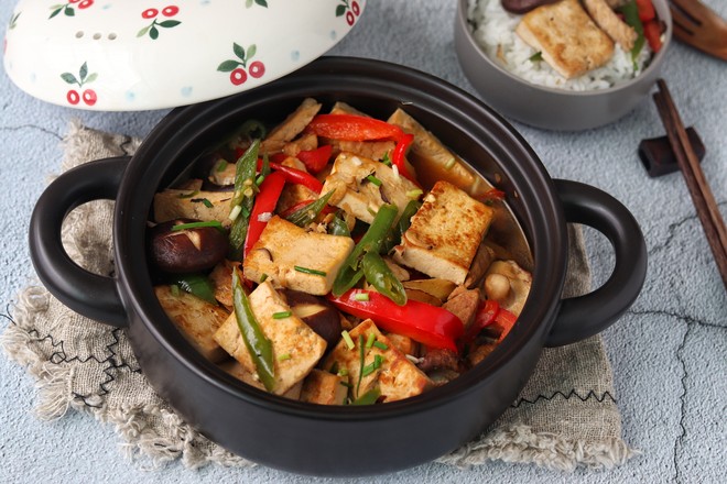 香菇蝦皮燜豆腐的做法-家常味炒菜譜-易網(wǎng)健康養(yǎng)生網(wǎng) 香菇蝦皮燜豆腐的做法-家常味炒菜譜