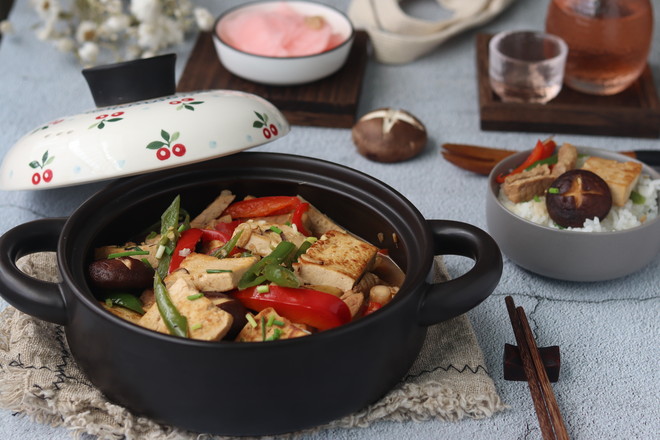 香菇蝦皮燜豆腐的做法-家常味炒菜譜-易網(wǎng)健康養(yǎng)生網(wǎng) 香菇蝦皮燜豆腐的做法-家常味炒菜譜